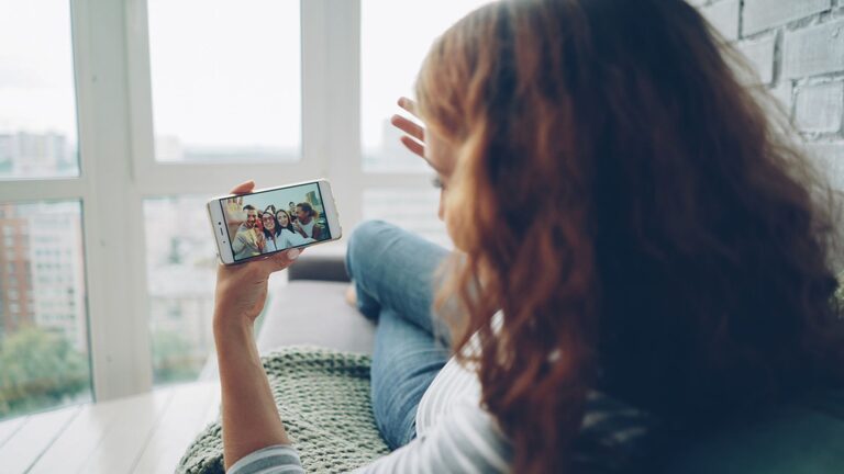 How to Use Video Calls to Stay Close to Family and Friends